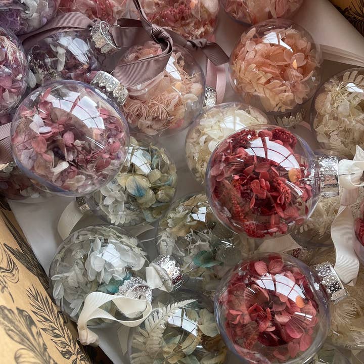 Moss and Magnolia - Wholesale Christmas Decoration - Opening Packages (Christmas Baubles)