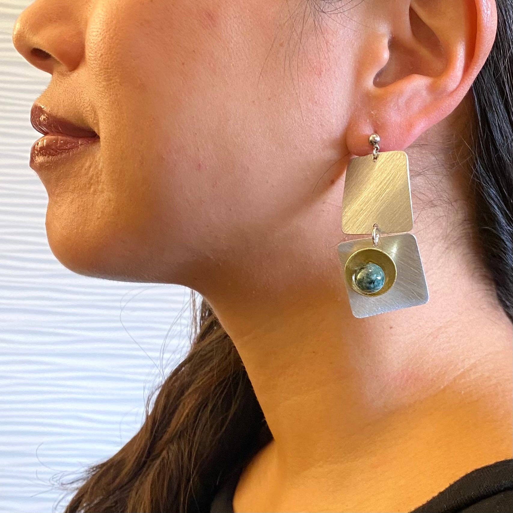 Chick Boss LLC – wholesale Hängande örhängen – SPRAY långa böjda rutor blandade Metal Post örhängen6