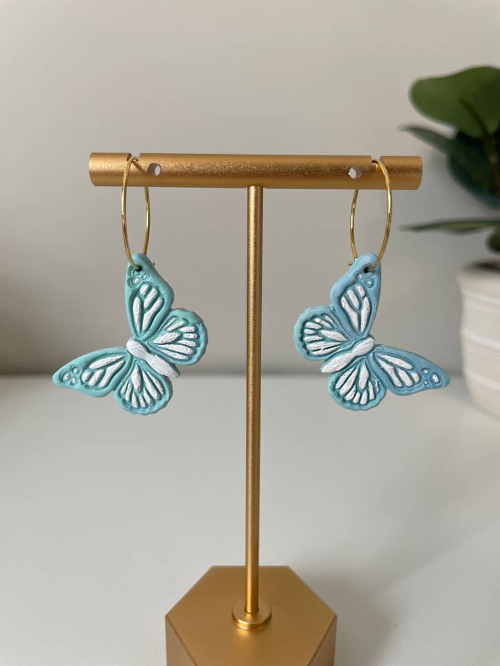 Blå fjäril hoops för wholesale av Cozy Clay LLC