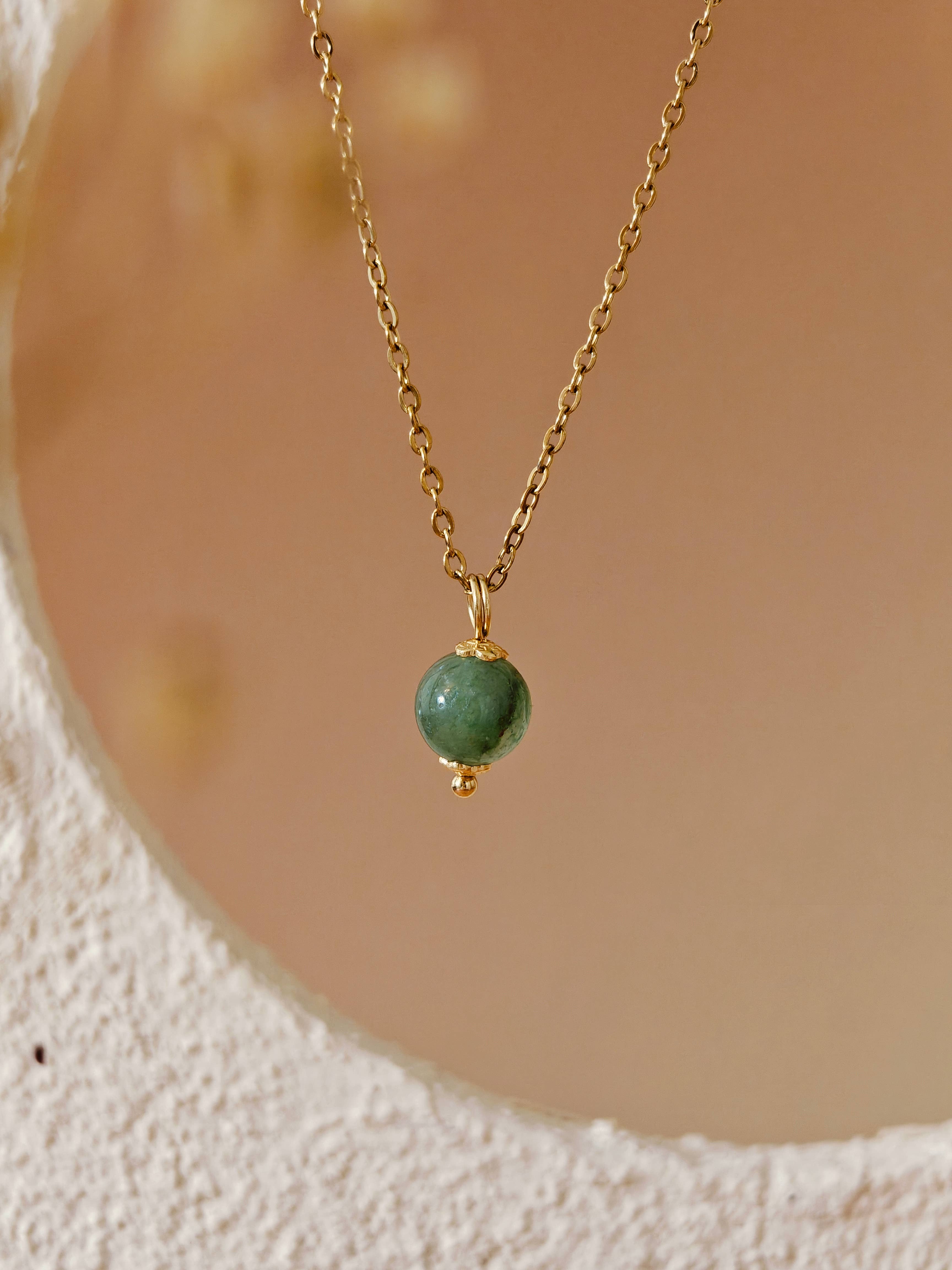 Vachana – wholesale Pendant/charm necklace – Elegant Round Natural Green Jade Necklace4