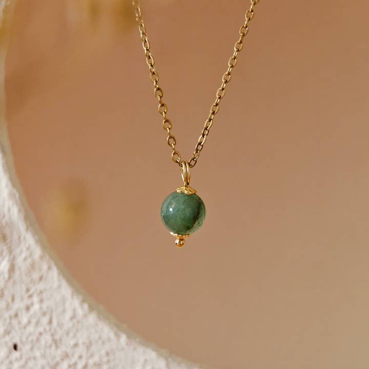 Vachana – wholesale Pendant/charm necklace – Elegant Round Natural Green Jade Necklace4