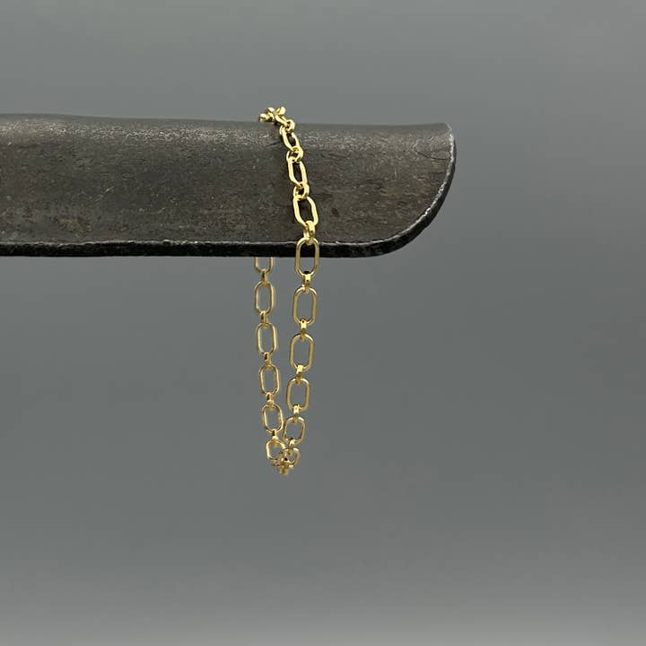 Bracelet chaîne à maillons oblongs en or pour la vente par Something Silver