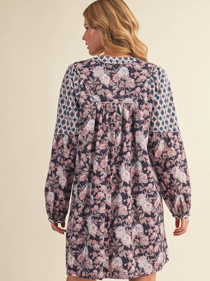 &MERCI - Wholesale Dress - Women's - FLORAL CONTRAST SLEEVE MINI DRESS MDR41694