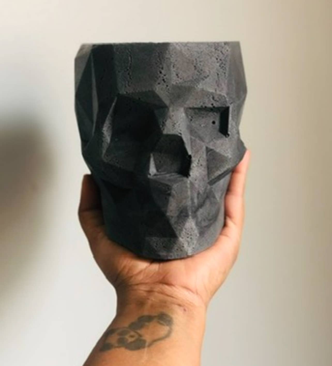 Queen City Crete - Vendita all'ingrosso Vasi per piante - Vaso da fiori Victor Geometric Concrete Skull