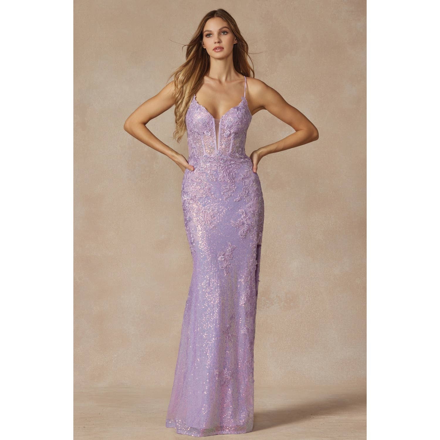 Juliet – Großhandel Abendkleid – Damen – Abendkleid mit Maschinensequins, Spitzenverzierungen und hohem Schlitz11