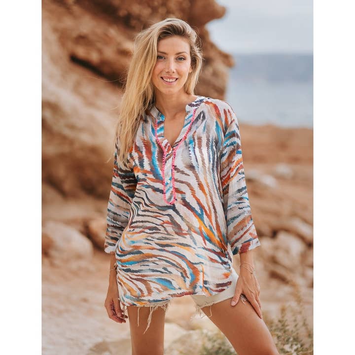 Marbella blus med flerfärgat djurmönster för wholesale av Isla Bonita By Sigris