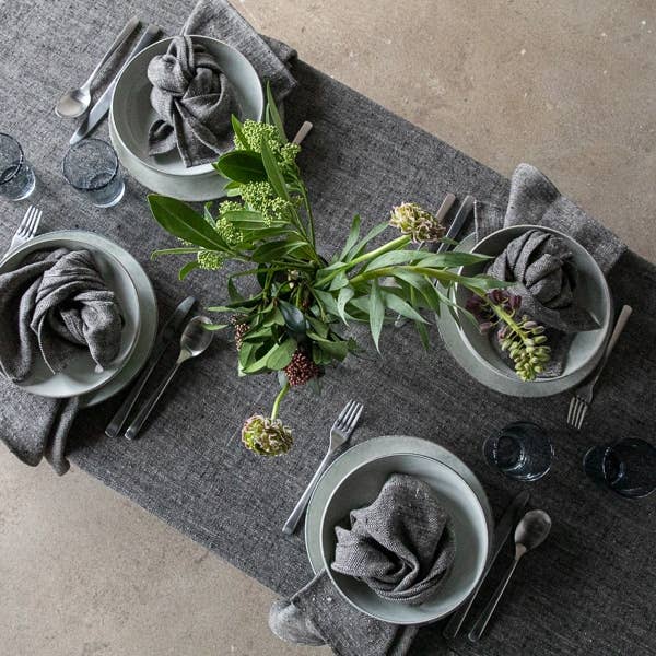 LinenMe – wholesale Tablecloth – Linen Tablecloth Black Chevron
