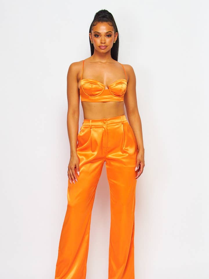 Ensemble de pantalons évasés en satin Bossy en deux pièces (HGC7722) pour la vente par Hot & Delicious