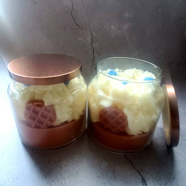 1620 Candle Co LLC - Wholesale Novelty Candle - Private Label 16 oz Dessert Candle (Blueberry Waffle)