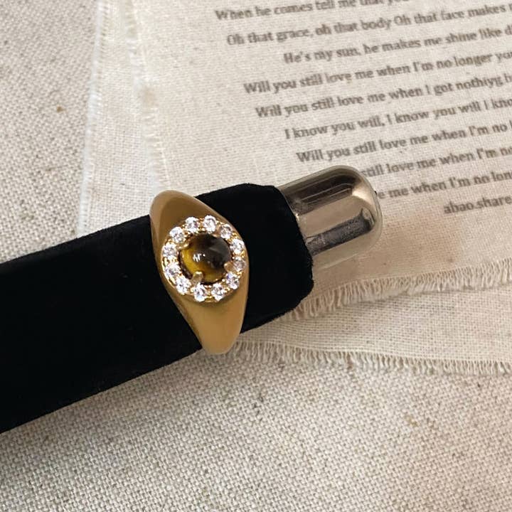 Tigers öga signetring med zirkonhalo för wholesale av Auris Space