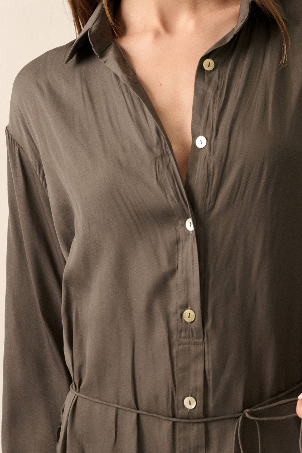 Promesa USA – Romper - Mulher por atacado – Macaquinho sólido de cetim com botão, cintura alta e cinto11