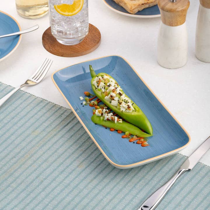 Assiette rectangulaire en porcelaine pour la vente par Ariane Fine Porcelain