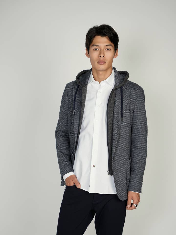 Manteau de sport à capuche LEO pour la vente par Luchiano Visconti