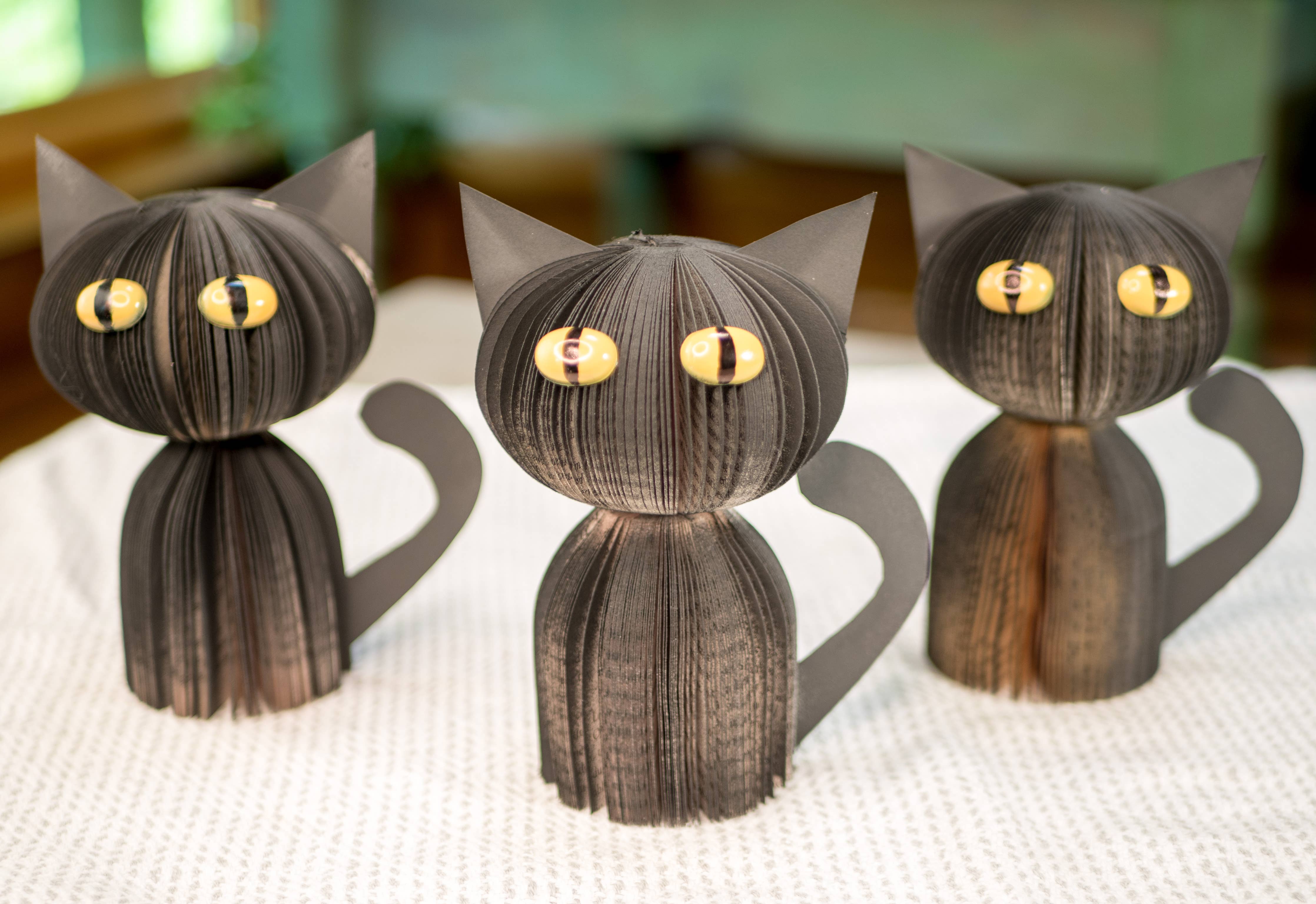 Root To Vine – wholesale Decorative tabletop object – Spooky Black Cat-Halloween Decor-Book Gift-Fall Decor2