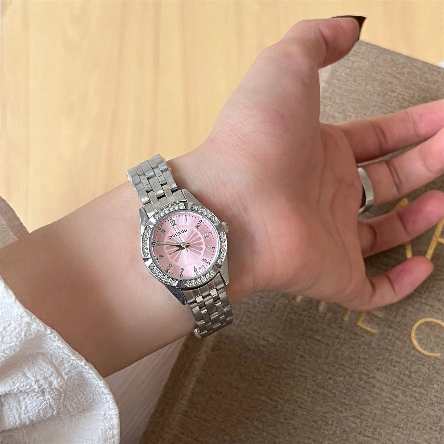 Dipped Shop – wholesale Wrist watch – Women's – Rhinestone Round Dial Chic Quartz Watch DP25F7548