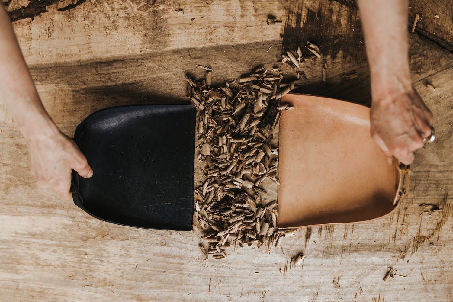 Sunhouse Craft - Vendita all'ingrosso Spazzole per spolverare e spolverini - Paletta in Pelle all'Ingrosso4