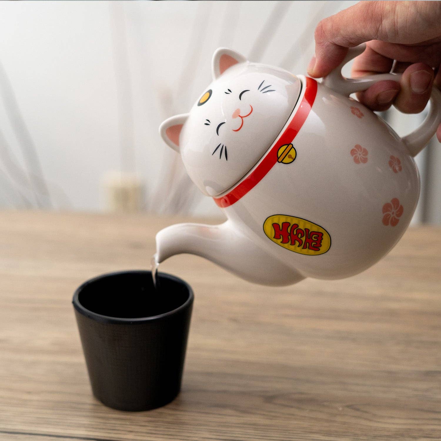 Urban Tokyo - Wholesale Tea Pot - 22oz 6"H Lucky Cat Tea Pot (1/12)4