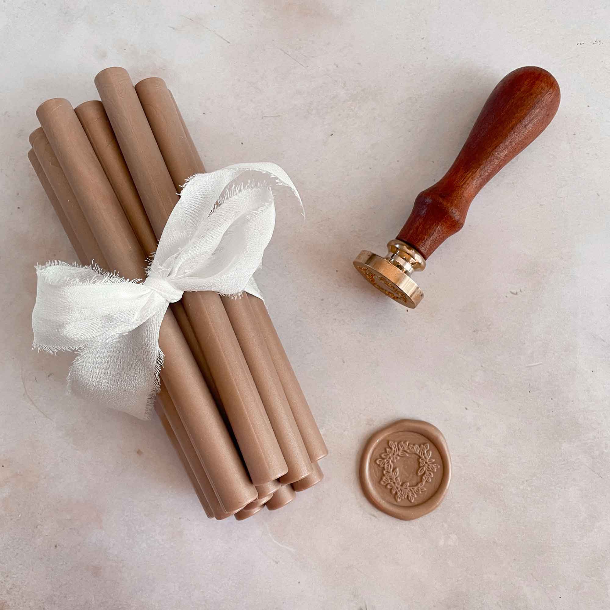 The Natural Paper Company - Wholesale Sealing Wax - Mocha Mousse Sealing Wax Sticks | 11mm | Plastic Free1