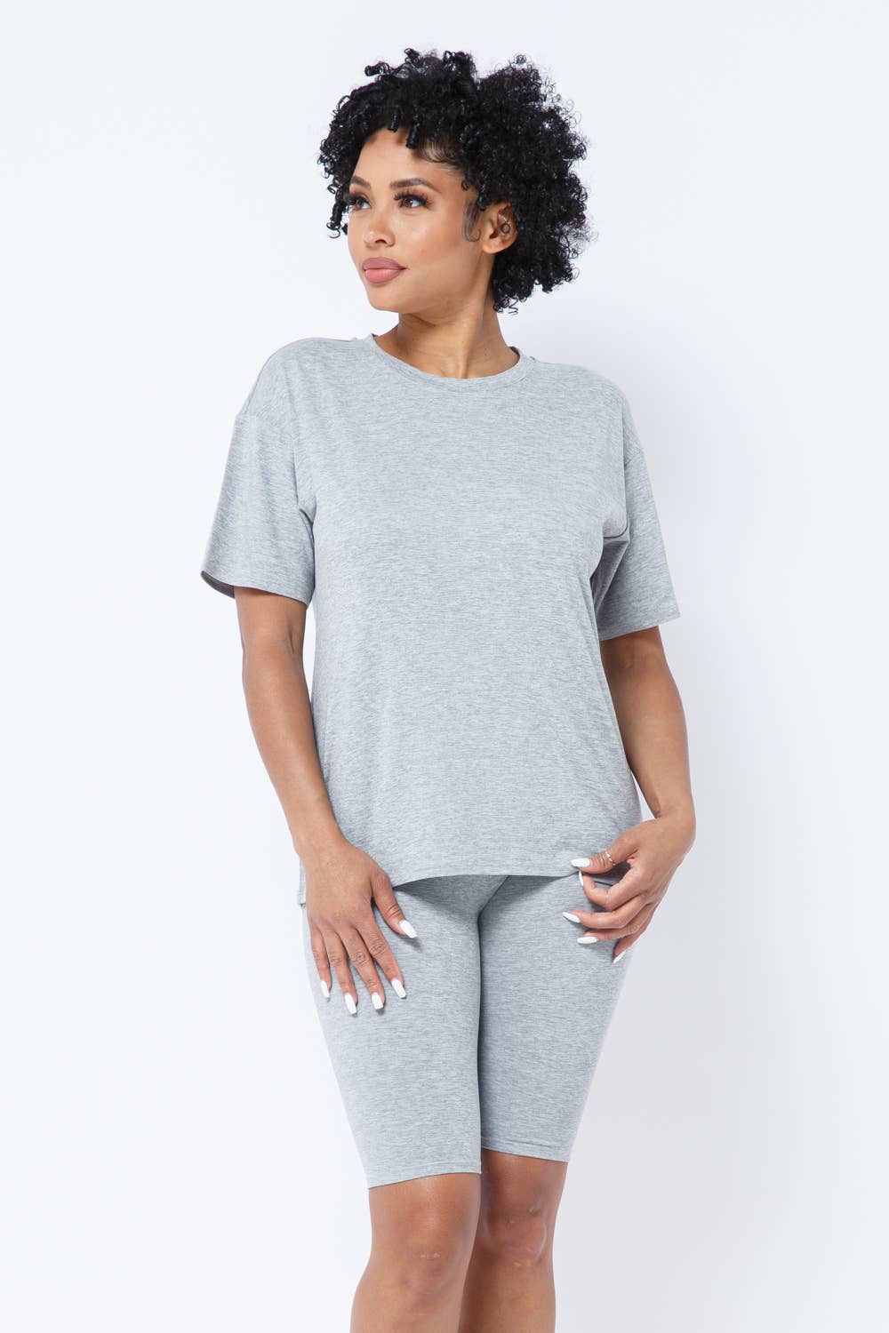 Julia by LoveJ - Vendita all'ingrosso Completo loungewear - Donna - Set di pantaloncini da bici con scollo tondo spazzolato13