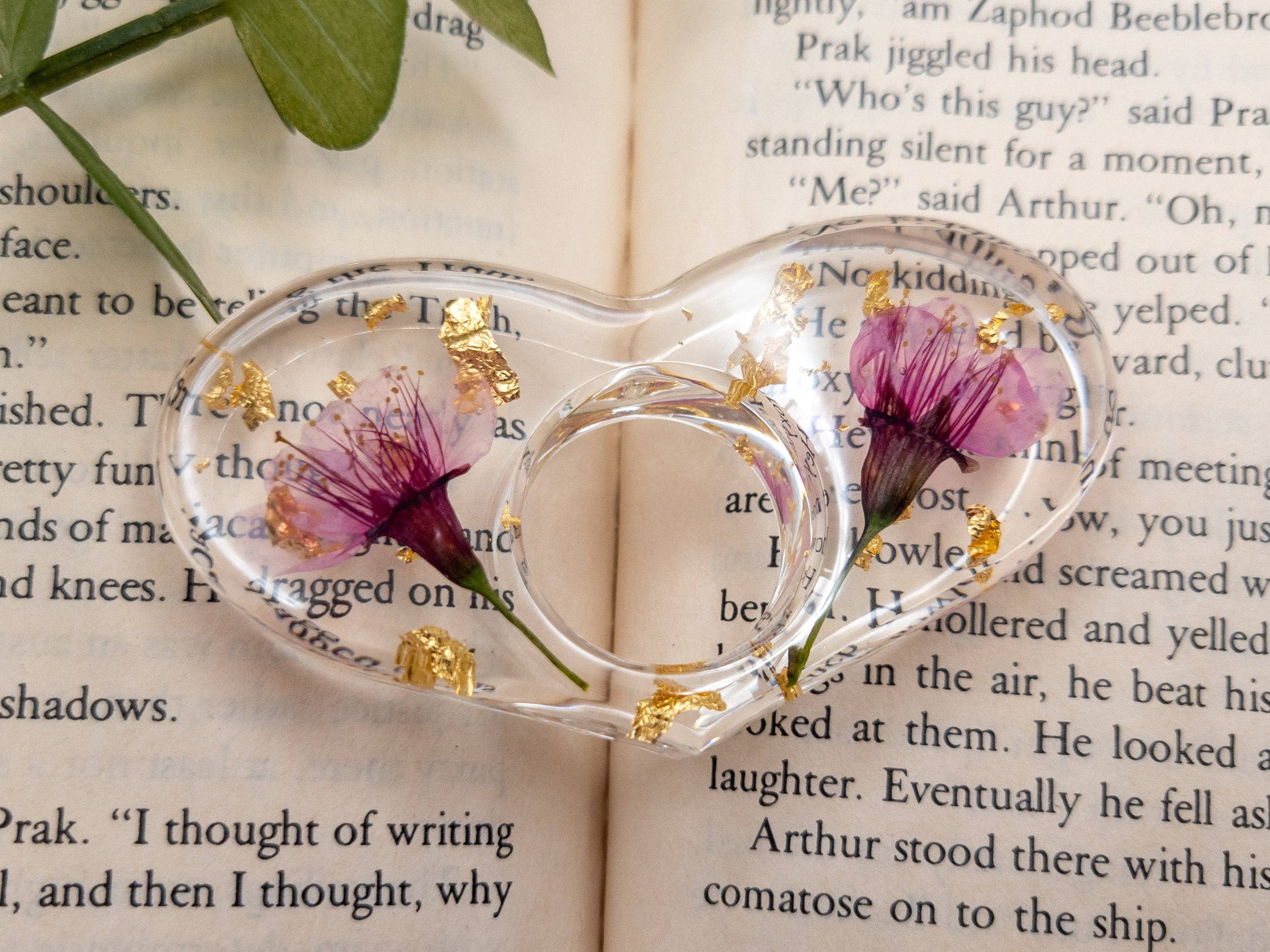 Botanically Bookish - Wholesale Bookmark - Floral Book Page Holder, Flower Thumb Page Spreader1