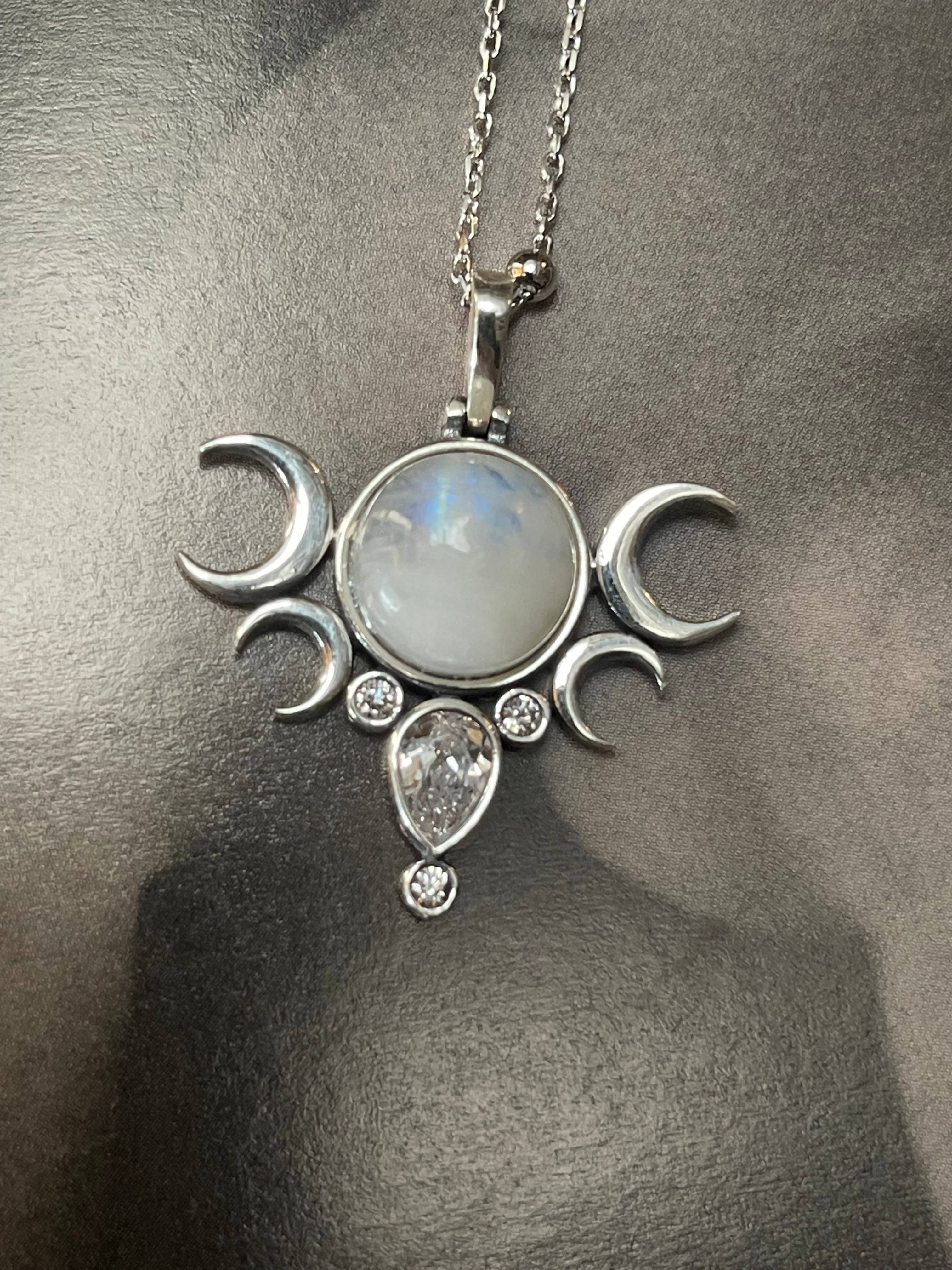 Flesh & Soul - Wholesale Pendant/Charm Necklace - FIVE MOONS MOONSTONE Necklace8