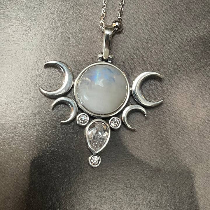 Flesh & Soul - Wholesale Pendant/Charm Necklace - FIVE MOONS MOONSTONE Necklace8