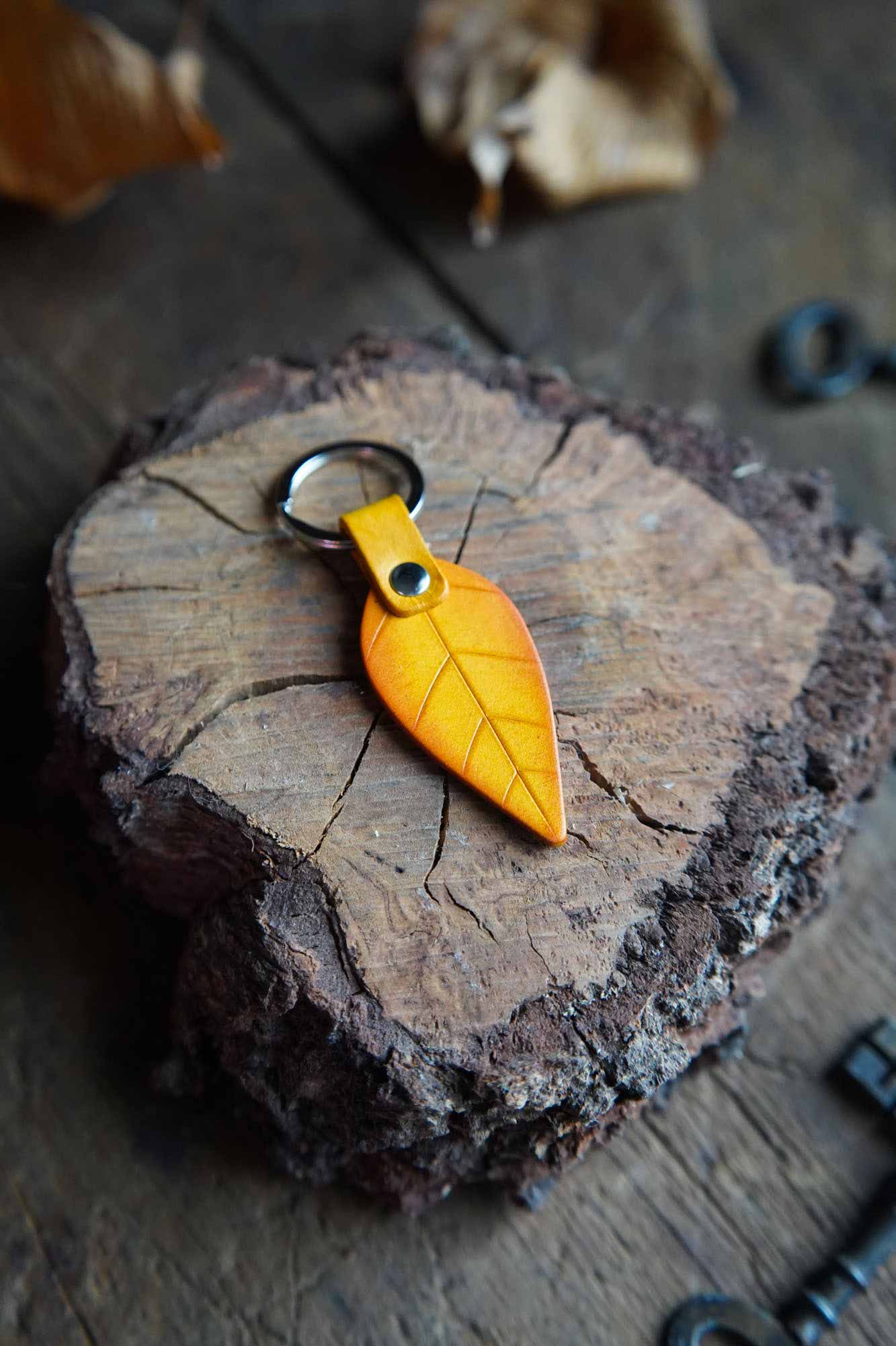 Hammerthreads - Vente Porte-clés – unisexe - Porte-clés en cuir en forme de feuille3