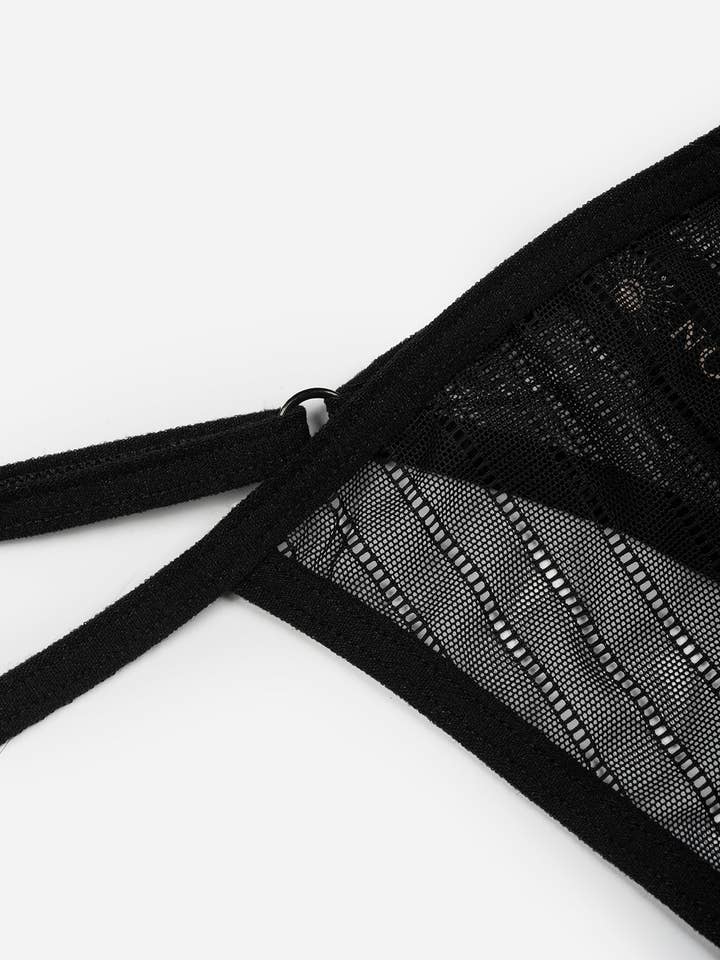 Fióre Black Mesh String con Righe Verticali per la vendita all'ingrosso da parte di Noxlook Fashion and Lingerie
