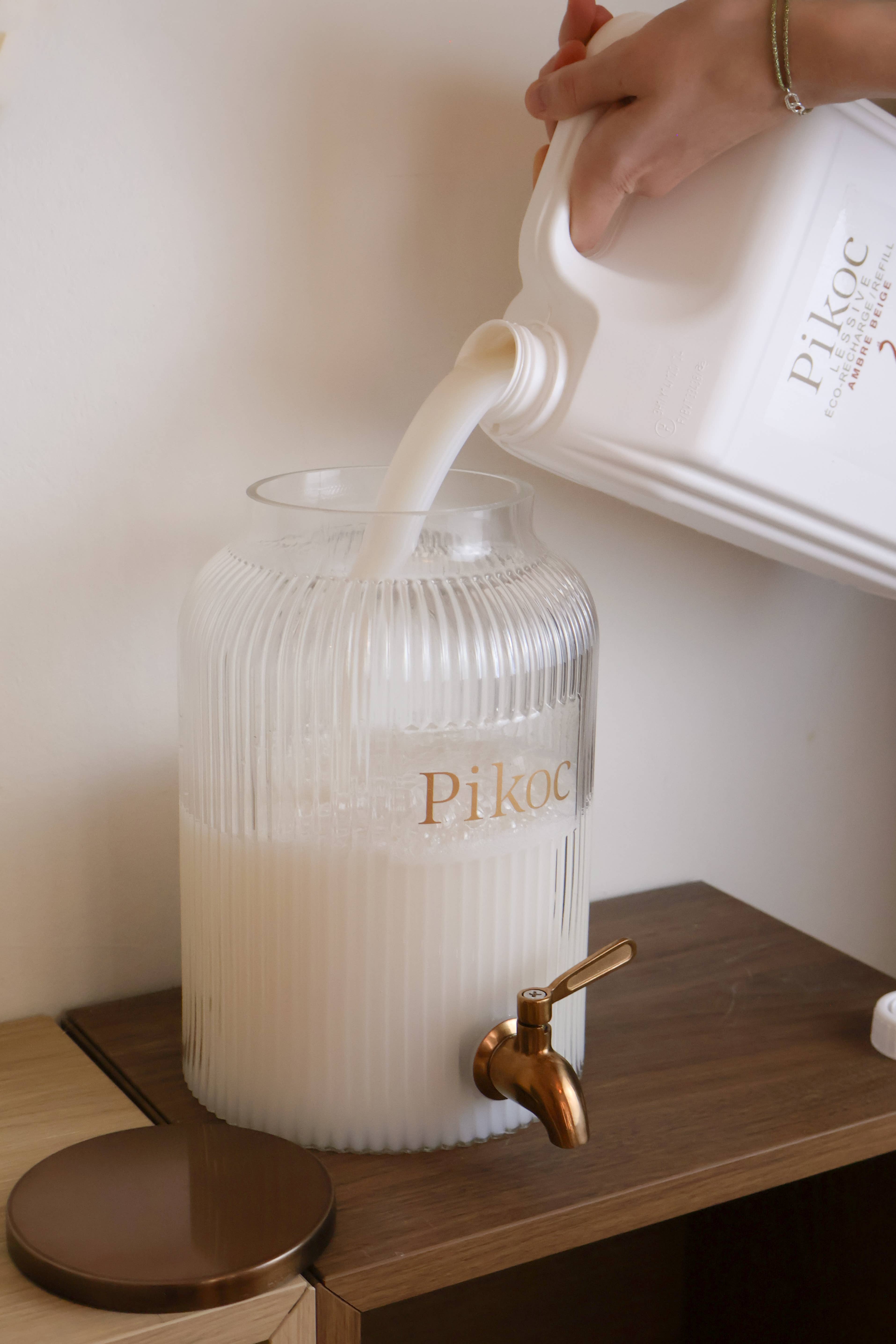 Pikoc - Wholesale Laundry Detergent Powder/Pods - Fontaine à lessive - PLV2