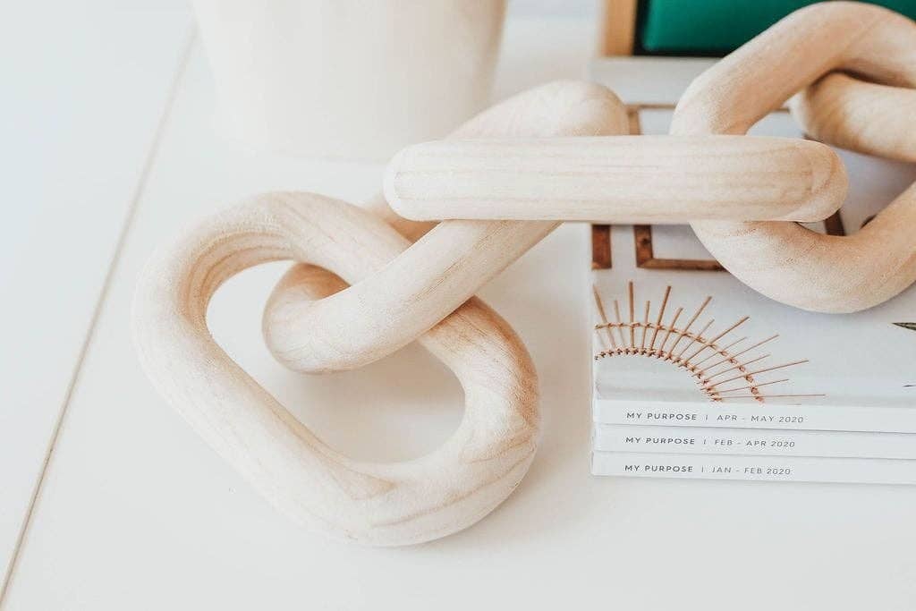 Vine & Nest - Wholesale Decorative Tabletop Object - Hand-crafted Wooden Chains and Rings8