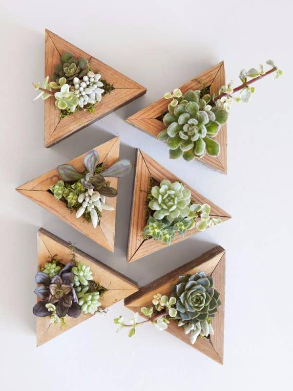 Fioriera Triangolare in Legno Recuperato Piccola per la vendita all'ingrosso da parte di Alibi Interiors