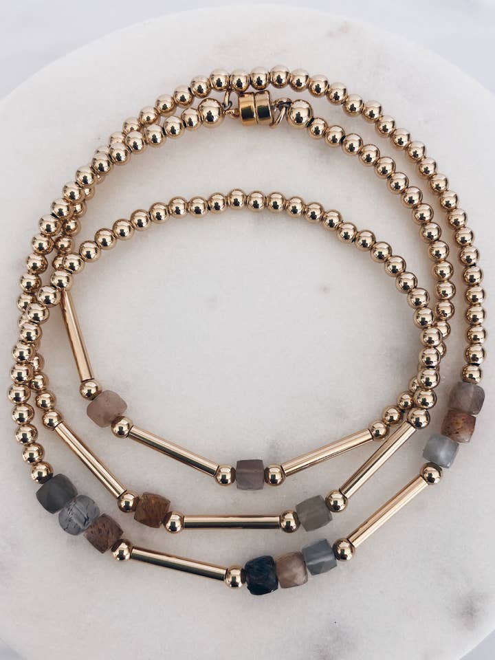 Bracelet carré en pierres précieuses + plus de couleurs pour la vente par Mac and Ry Jewelry