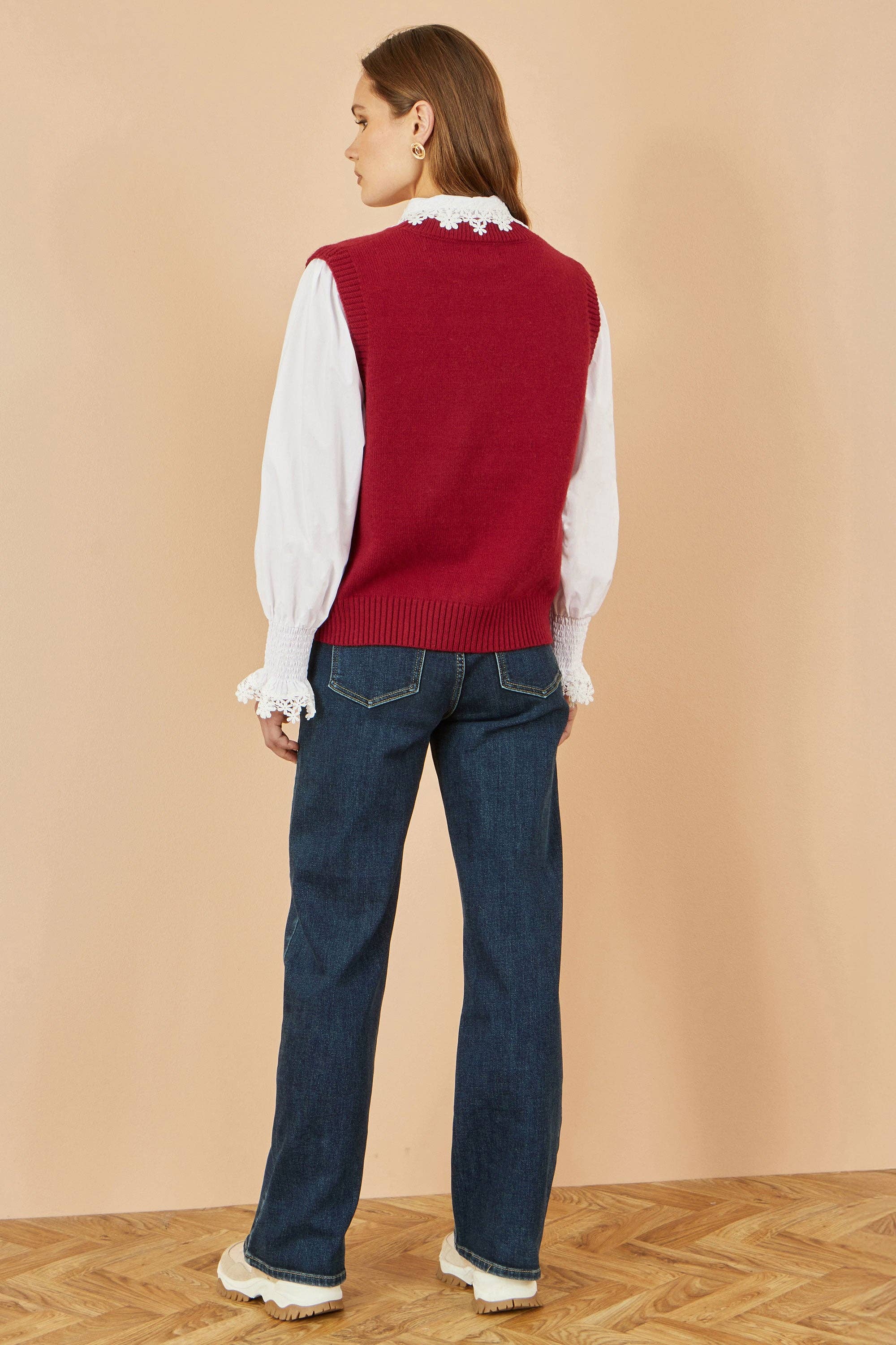 Bourgogne Gilet sans manches tricoté à fleurs bordeaux Yumi en vente sur Faire4