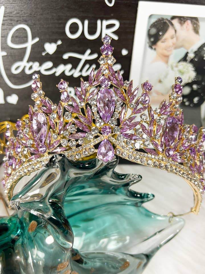 Violette Tiara, Lavendelkrone, viktorianische Tiara, Kristallkrone für den Großhandel von Happy Dream Gifts