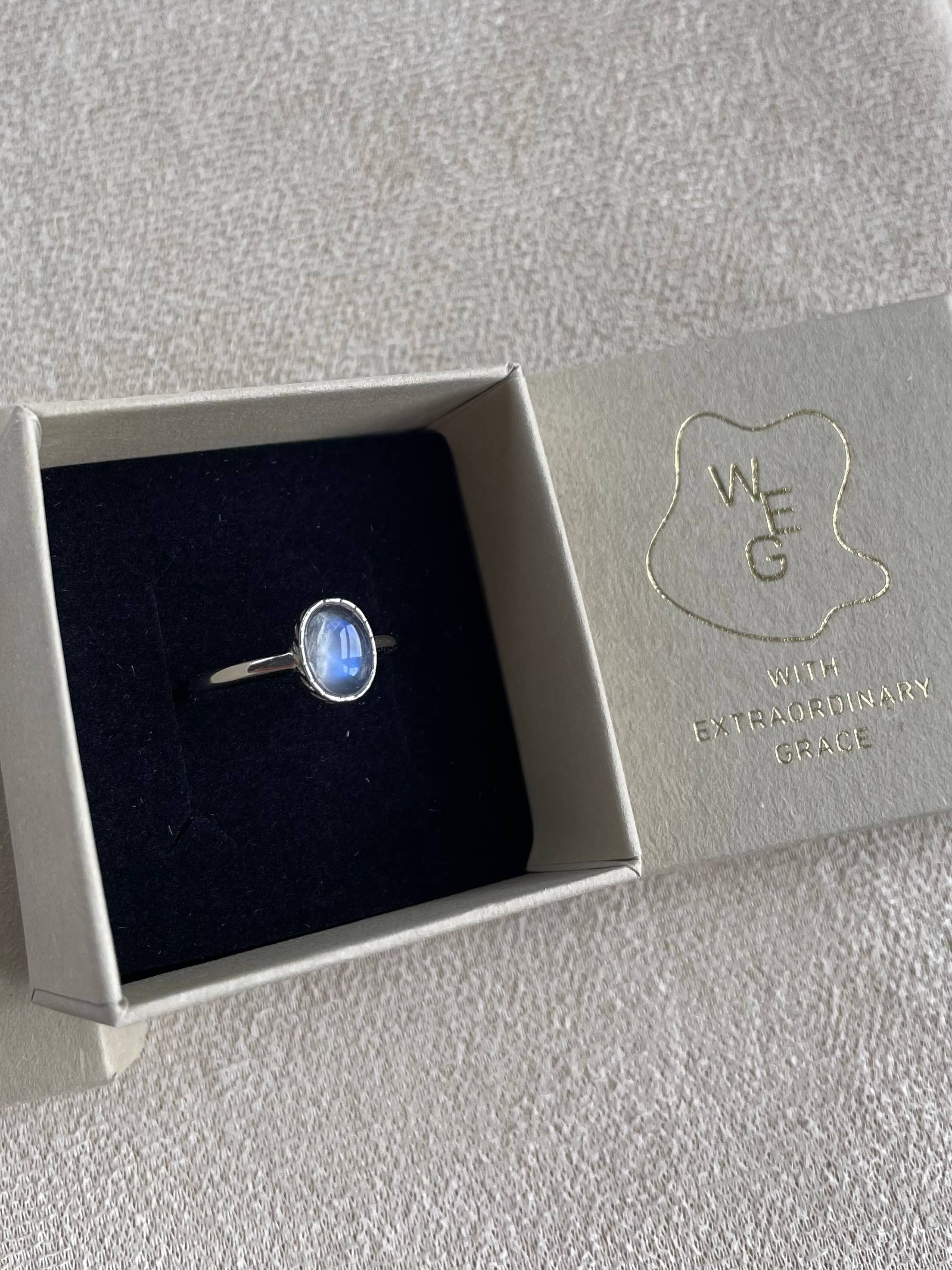 With Extraordinary Grace - Vendita all'ingrosso Anelli con pietra singola/solitario - Anello regolabile in argento sterling con pietra di luna8