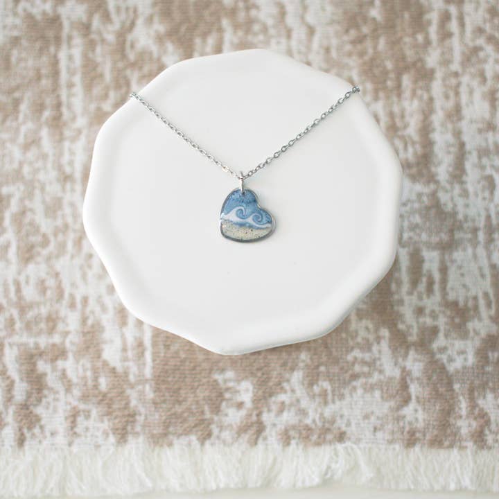 Collana di Sabbia Personalizzata | Cuore | Onda Dipinta a Mano | Argento per la vendita all'ingrosso da parte di Sandy Beaches Shop