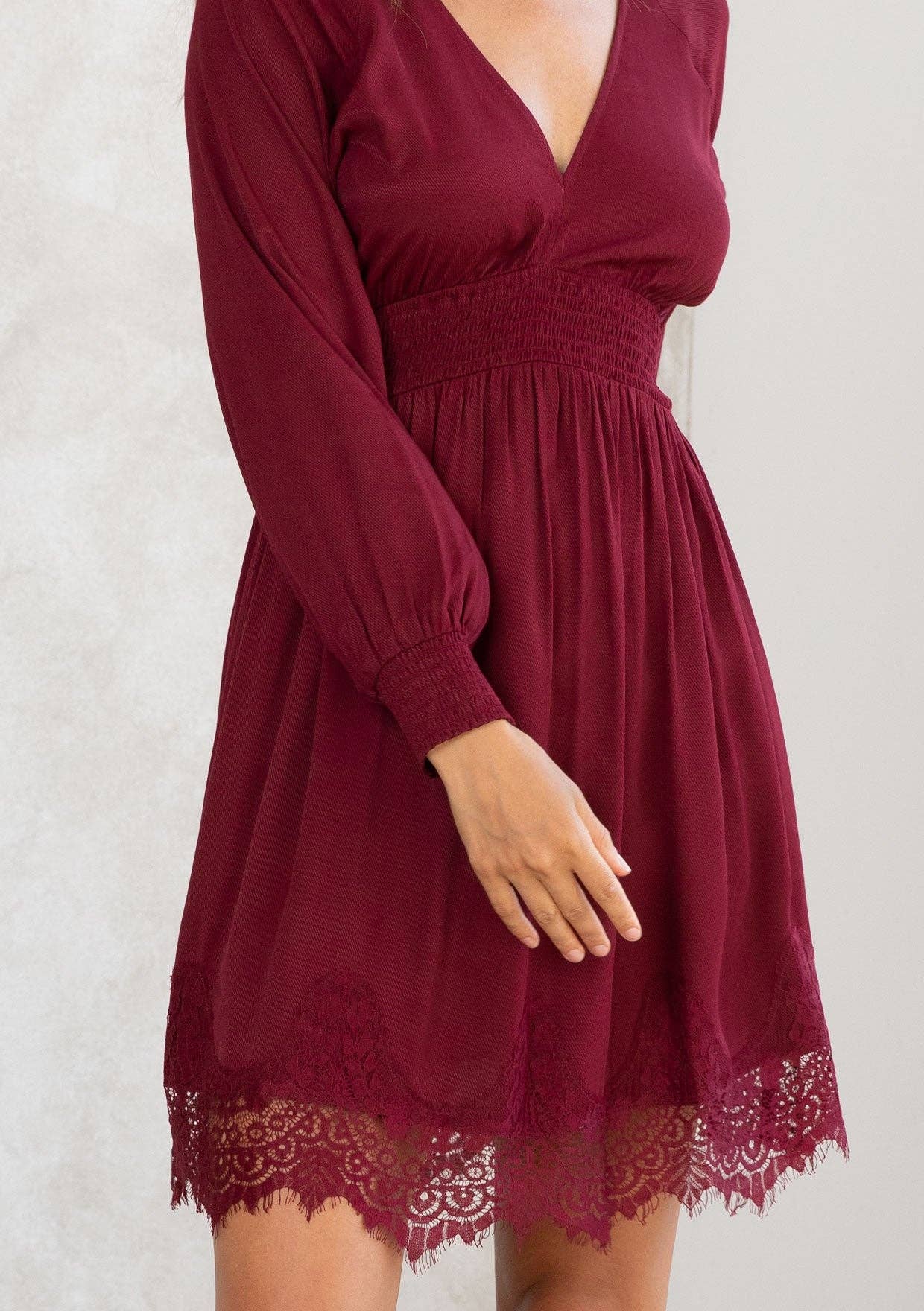 Lovestitch - Vente Robe – femme - Mini-robe à manches longues avec détails en dentelle pour les fêtes12