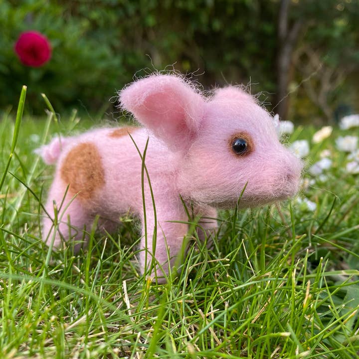 Bergin & Bath - Wholesale DIY craft kit - Needle Felting Kit, Piglet - Learn How To Make Your Own Mini1
