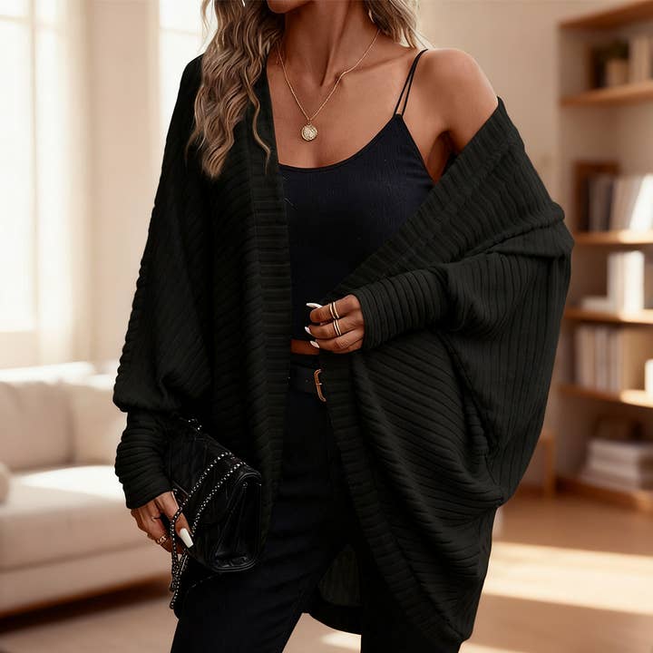 Cardigan à manches chauve-souris déboutonnées de longueur moyenne pour la vente par Lily Clothing