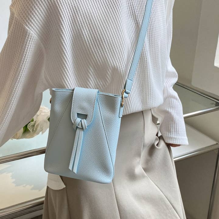 Genuine leather crossbody bag, Made in Italy, art. 112668 for wholesale by Suie Valentini srl