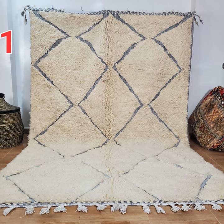 Tapis en laine Beni Ourain noué à la main authentique 150×250 cm 293 pour la vente par Maroccarpets Poufs and pillows wholesale +31648976894