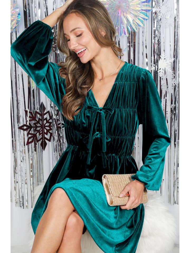 Vine & Love - Wholesale Dress - Women's - Elegant Silhouette Luxe Velvet V-Neck Dress VD831435