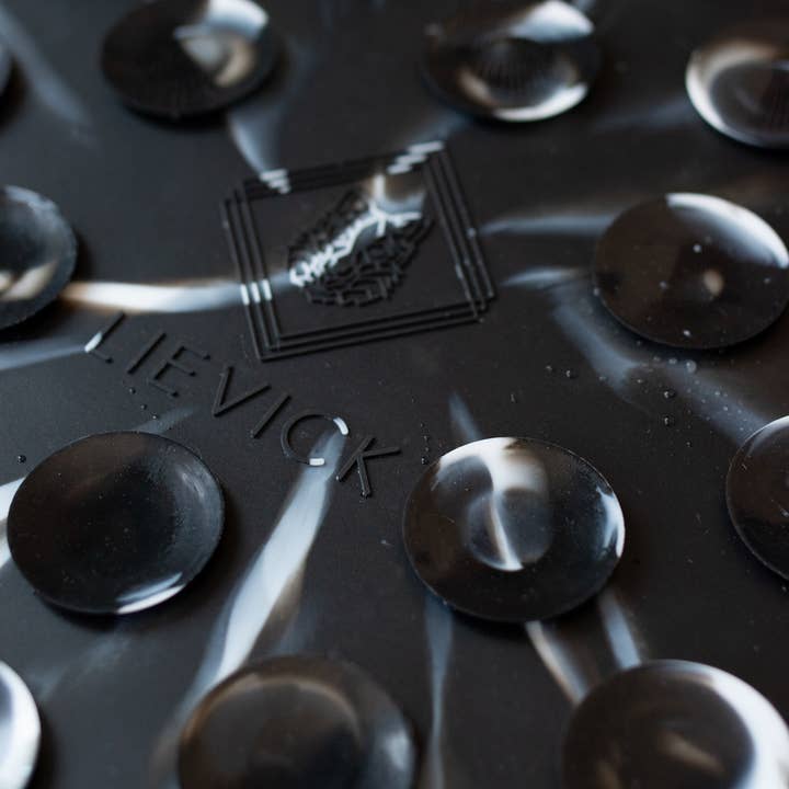 LIEVICK - Wholesale Pet Food Mat - Dog - LIEVICK Lick mat | Black & White2