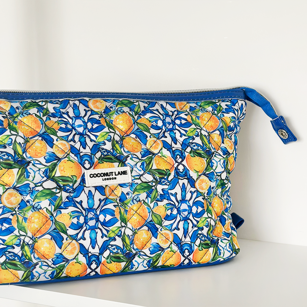 Coconut Lane - Vendita all'ingrosso Borsa per trucchi/cosmetici - Magic Lifestyle Pouch - Pochette trapuntata con stampa Amalfi Lemon4