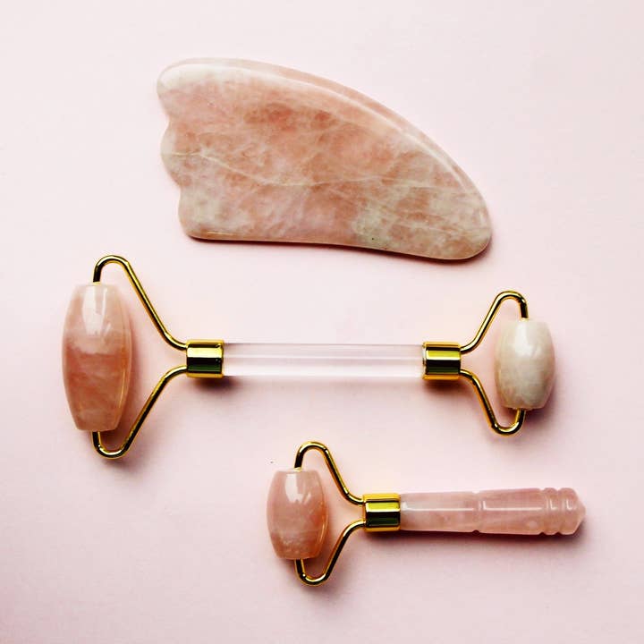 Mini Rose Quartz Rouleau Visage Outil de Beauté pour la vente par Mei Apothecary