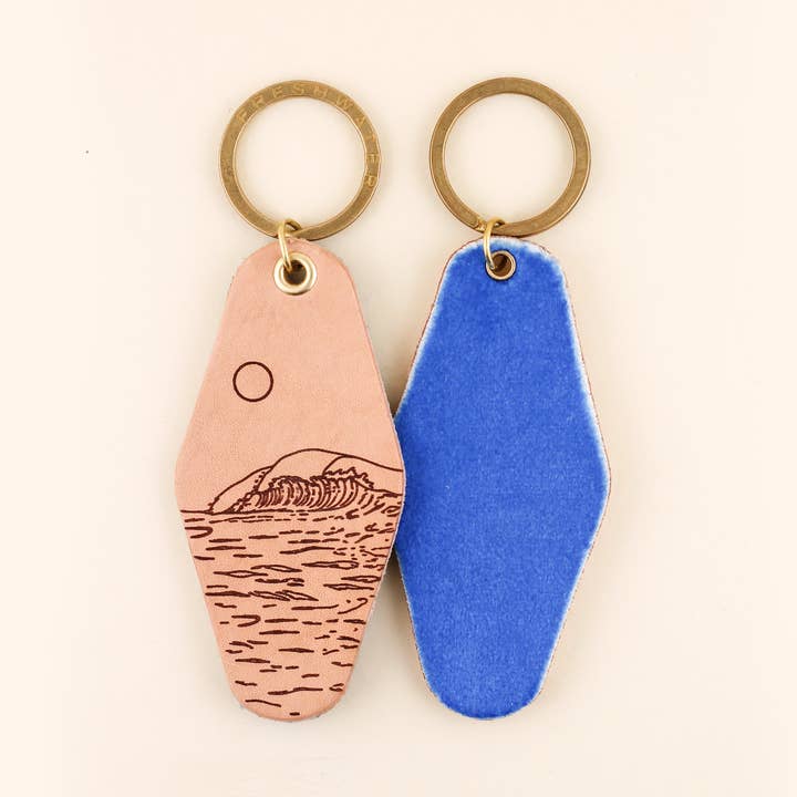 Ocean Wave Hotel Schlüsselanhänger für den Großhandel von Freshwater Curated Goods