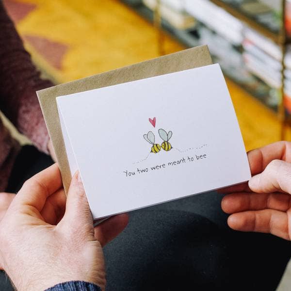 Biglietto di matrimonio «Meant to Bee» per la vendita all'ingrosso da parte di This is Nessie