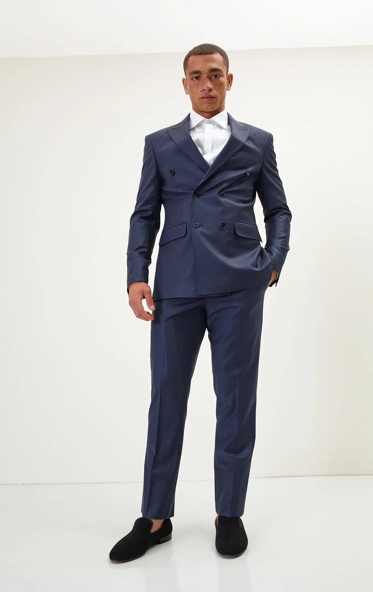 NAVY SOLIDO Abito da uomo Ron Tomson doppiopetto in lana Merino Super 120s, blu navy in vendita all'ingrosso su Faire3