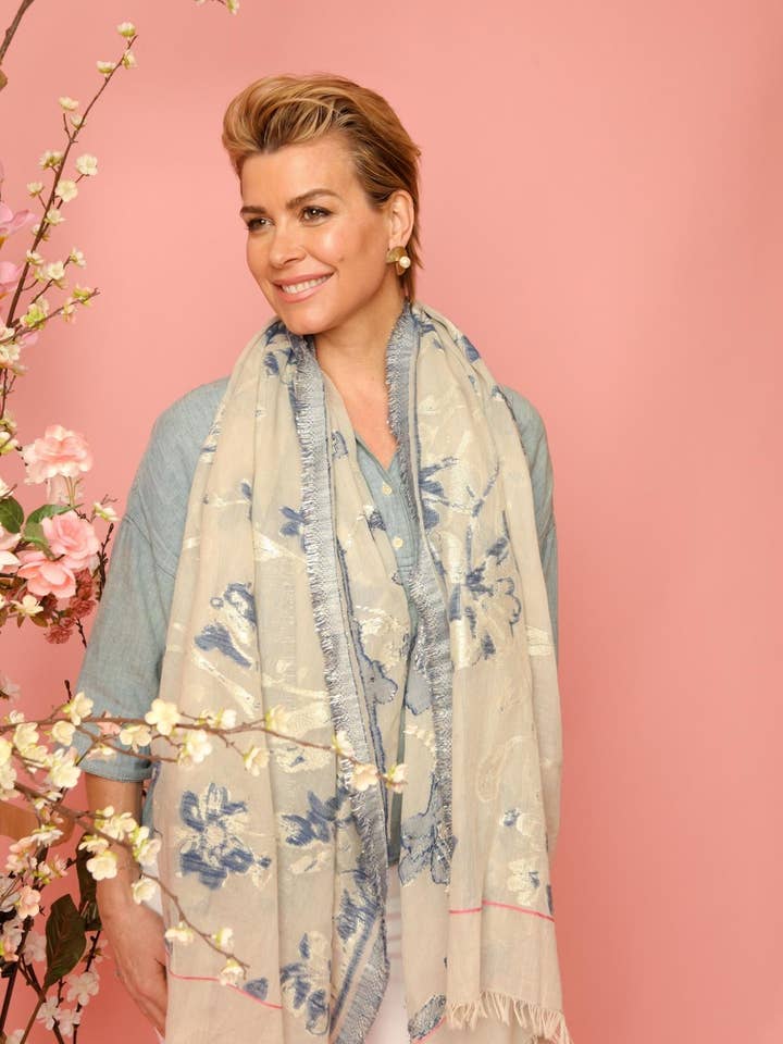 Vind Kime Wildflowers Trykt Tørklæde for engroshandel hos SAACHI