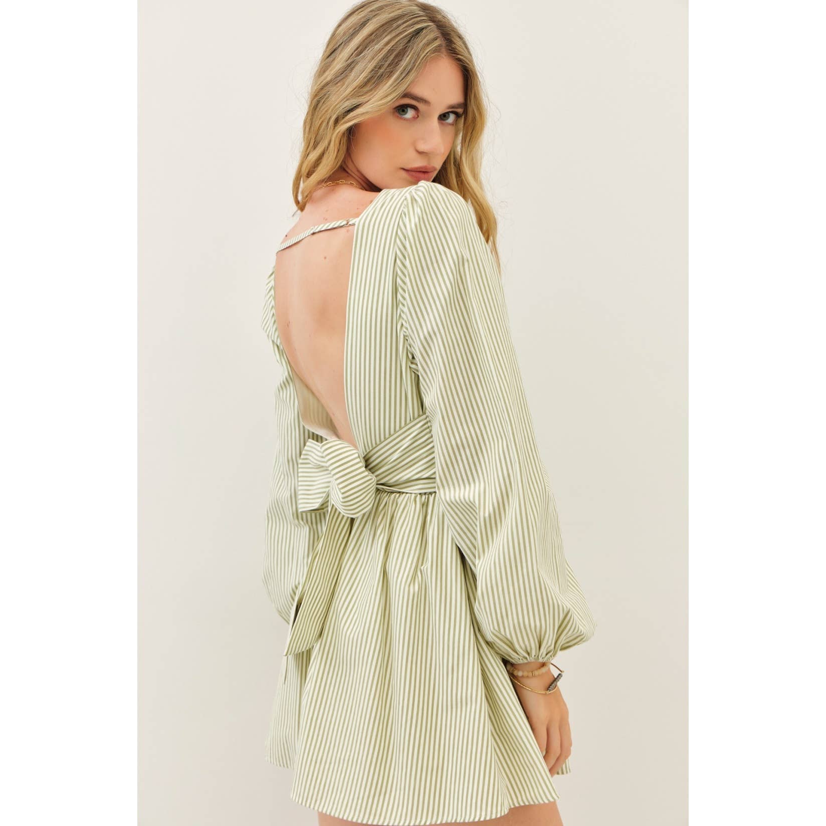 idem ditto - Vente Robe – femme - Mini-robe rayée charme avec dos ouvert dramatique et nœud oversize15